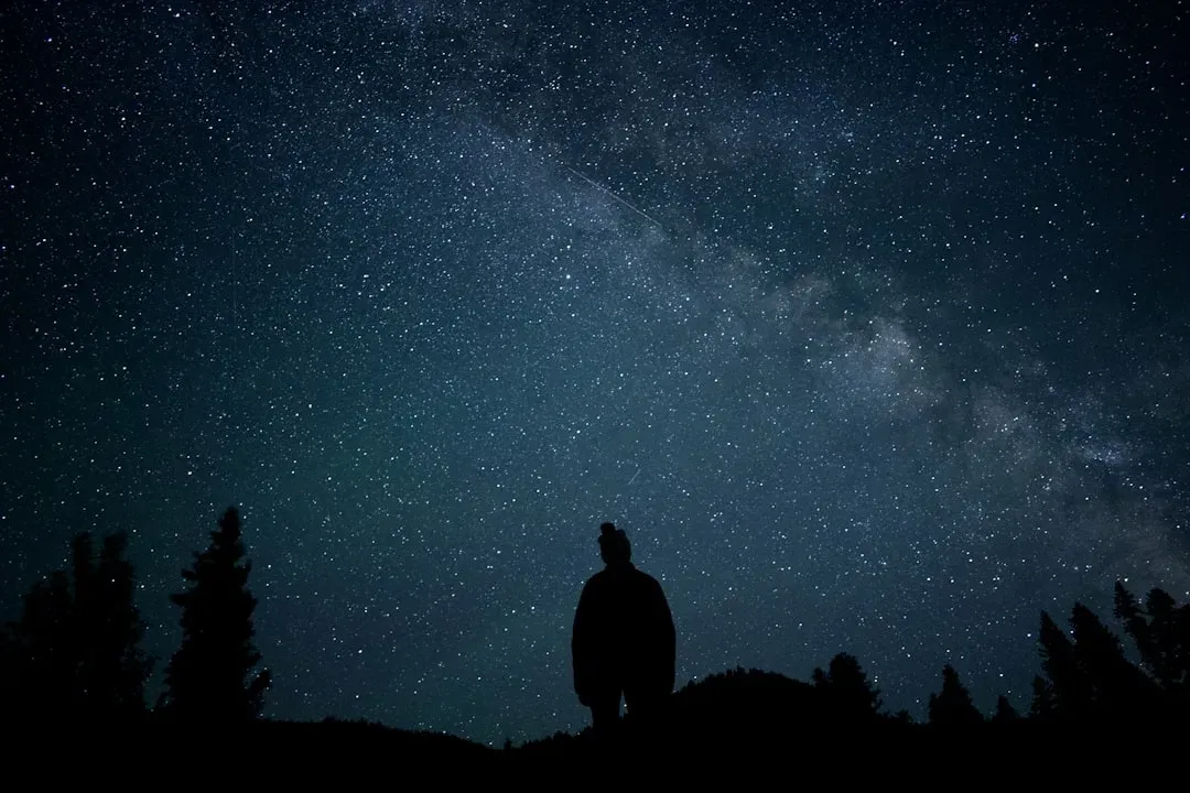 Perspective Reset: How the Night Sky Shrinks Our Problems (Image Credits: Unsplash)