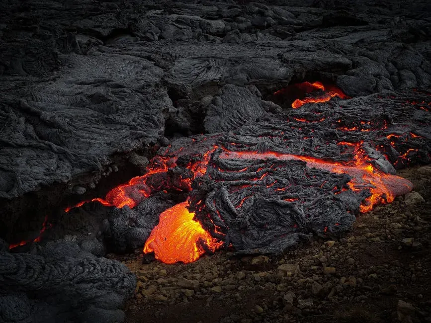 5. Vast Magma Reservoirs Hide Beneath Your Feet (Image Credits: Pexels)