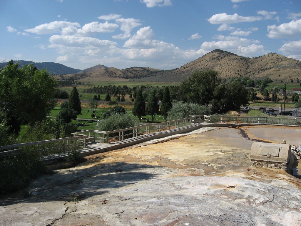 Roosevelt Hot Springs, Utah - Negro Mag and Opal Mound Fault Intersection (Image Credits: Flickr)