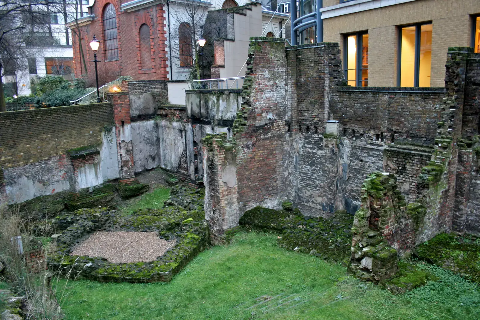 #22 – London's Roman Londinium, Stacked Under the Financial District (By Photograph by Mike Peel (www.mikepeel.net)., CC BY-SA 4.0)