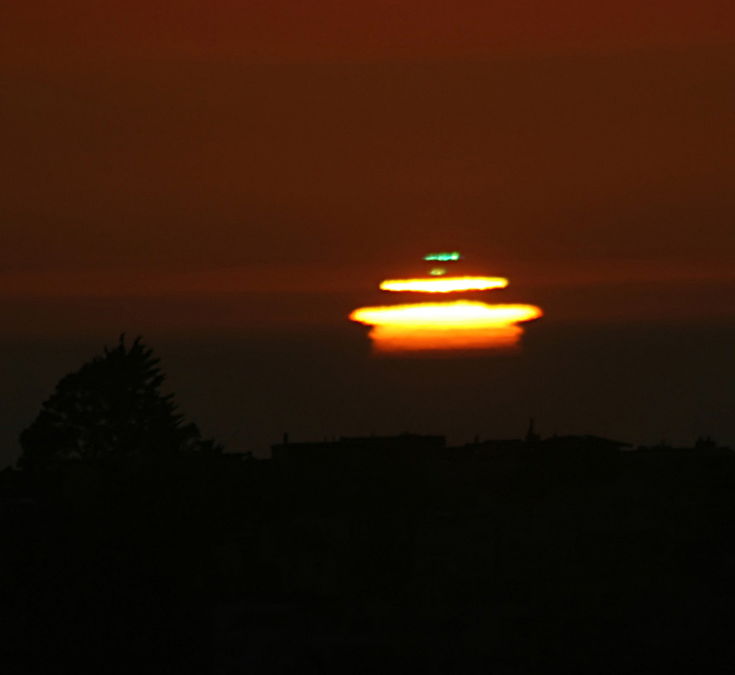 Green Flash: The Sun's Final Magic Trick (Image Credits: Wikimedia)