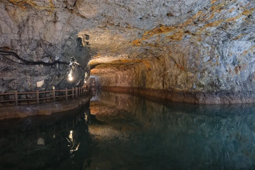 Submerged River Systems of Mammoth Cave, United States (Image Credits: Unsplash)