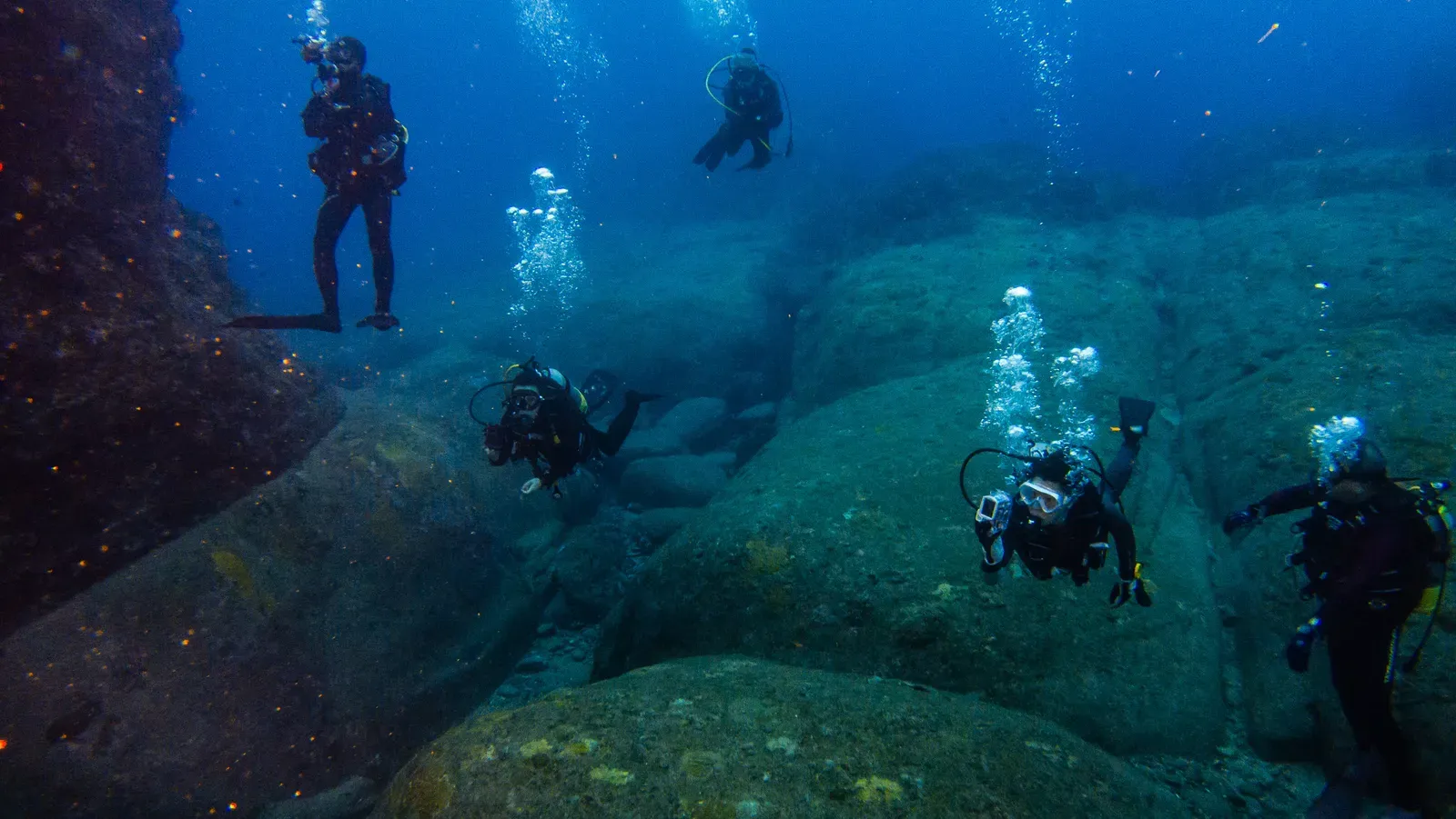 The Yonaguni Monument: Nature's Work or Lost Civilization? (Image Credits: Wikimedia)