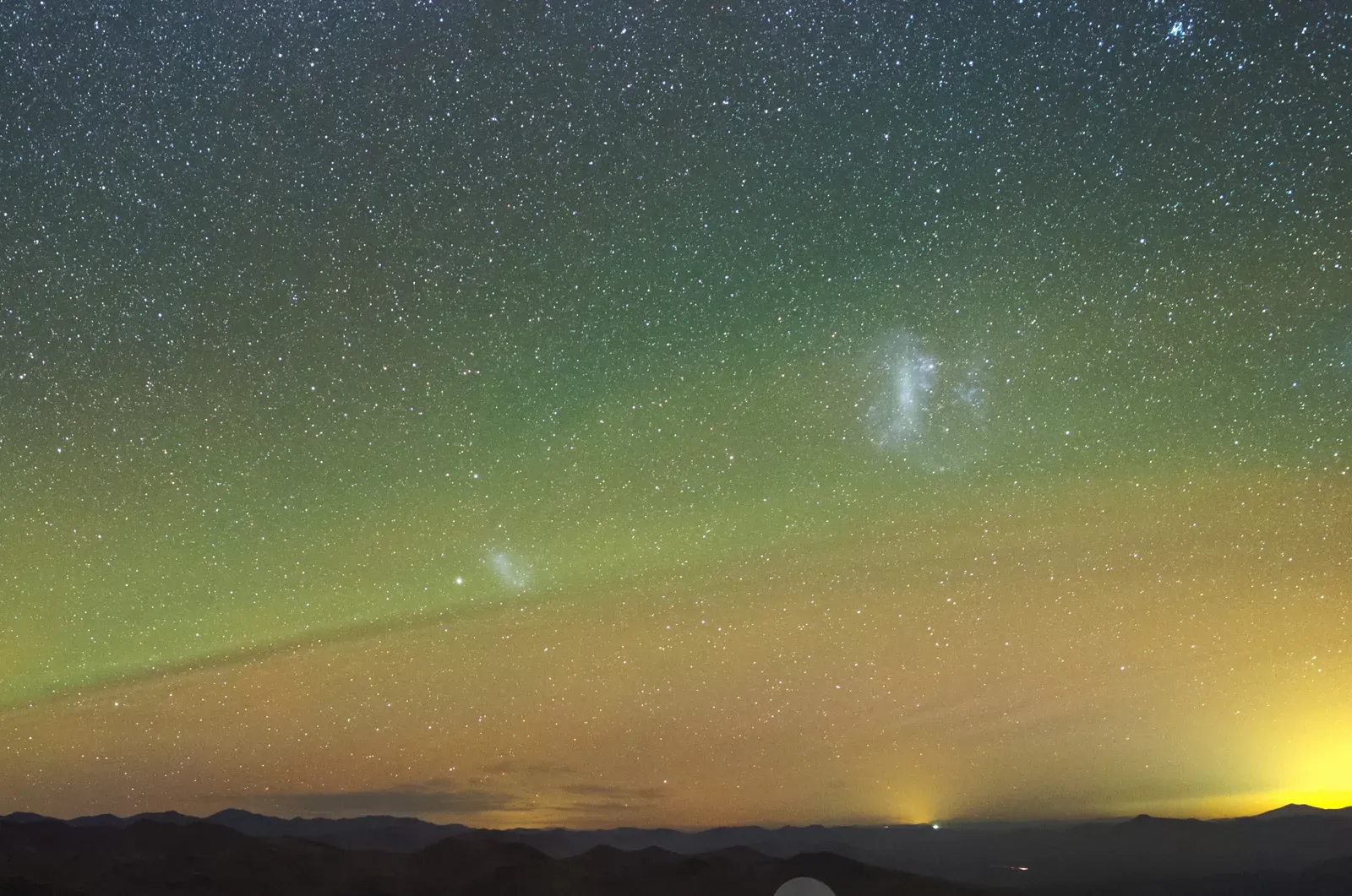6. Ghostly Glows: The Airglow Bands and Night-Shining Clouds (Image Credits: Wikimedia)