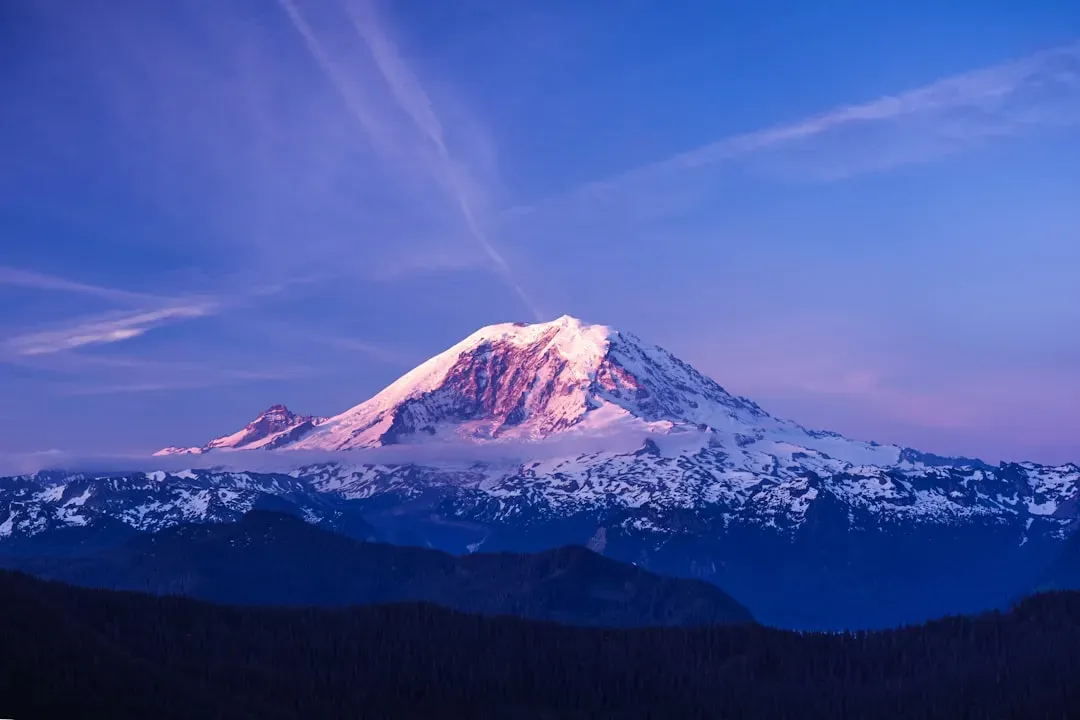 The Sleeping Giant Above a Growing Metropolis (Image Credits: Unsplash)