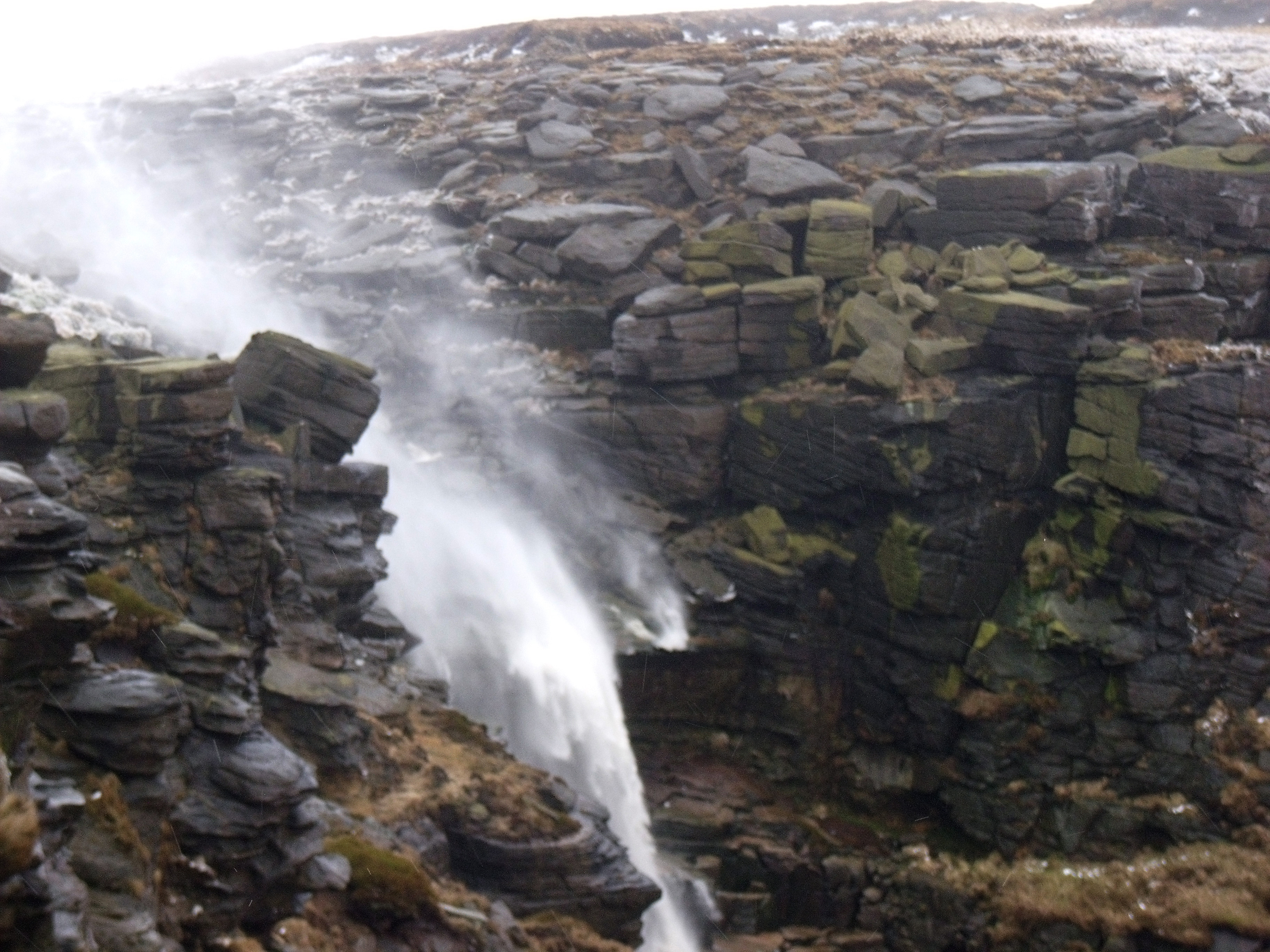 England's Famous Kinder Downfall (Image Credits: Wikimedia)