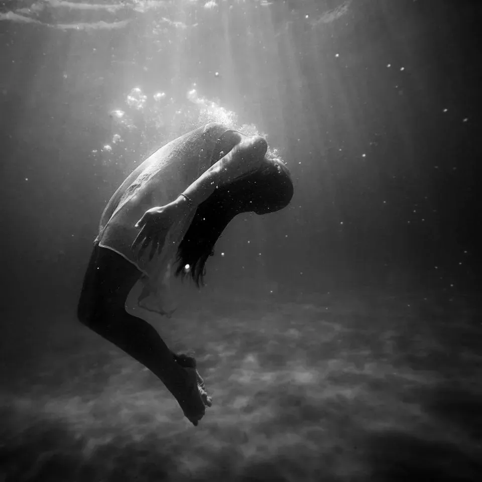 Fading Consciousness: Time Warps and Tunnel Vision (Image Credits: Stocksnap)