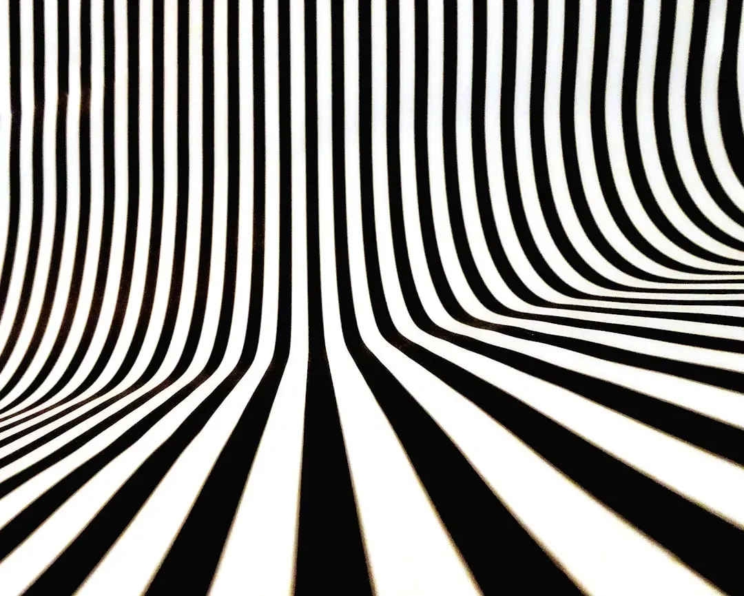 #9 - Straight Lines That Bend Themselves (Image Credits: Unsplash)