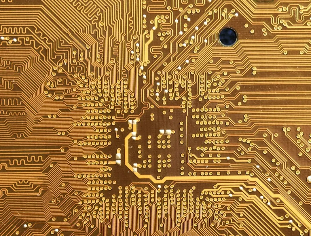 1. Quantum Superposition: Computers That Try Every Answer at Once (Image Credits: Unsplash)