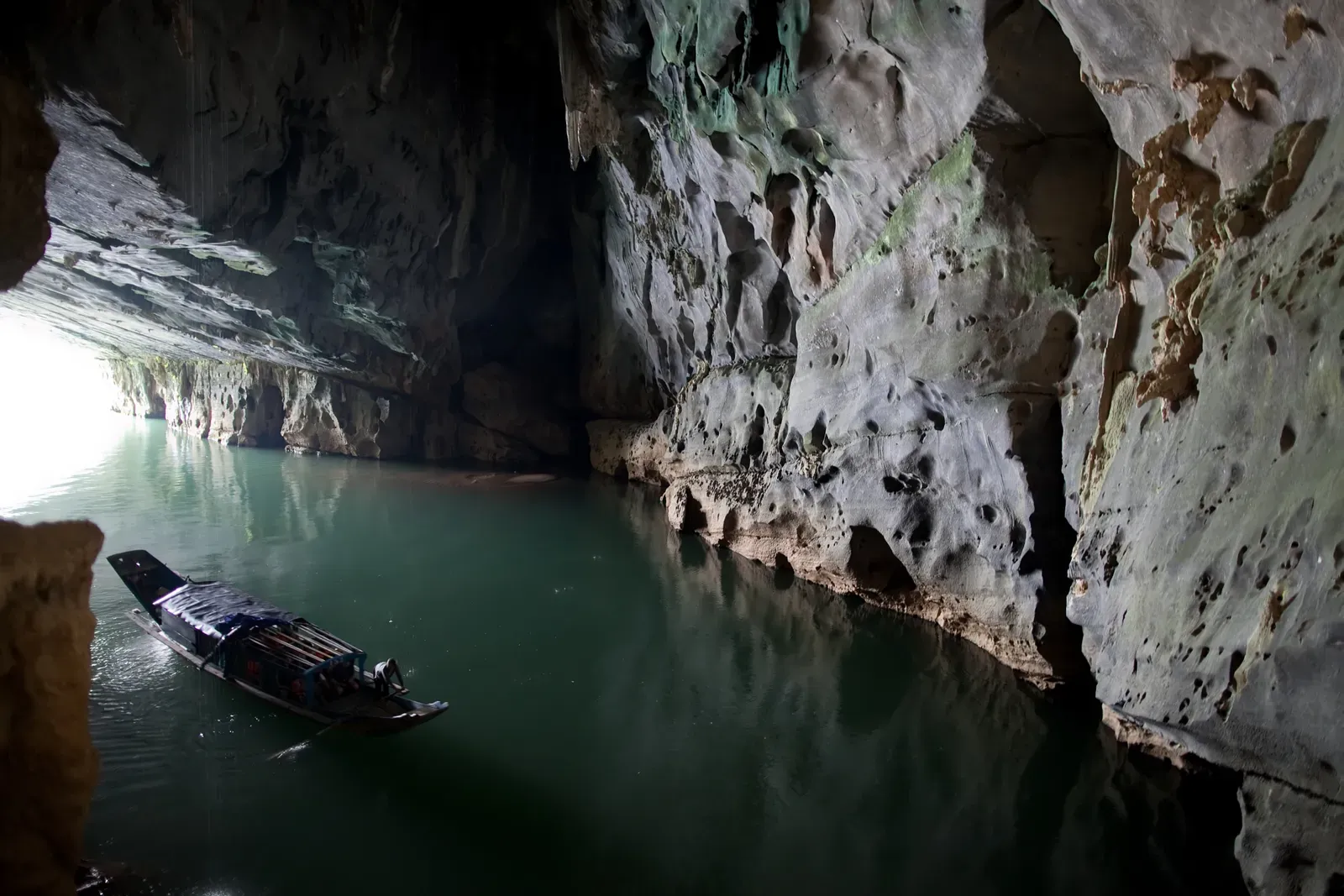 Phong Nha–Ke Bang’s Underground Rivers, Vietnam (By [Tycho]  talk , http://shansov.net, CC BY-SA 3.0)