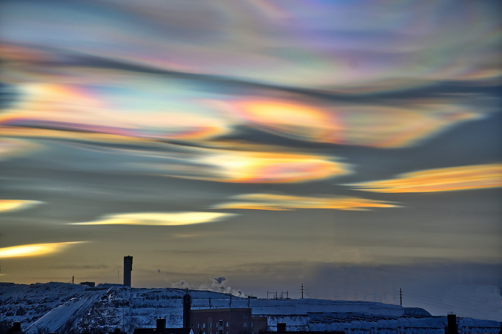 Polar Stratospheric Clouds: Nature's High-Altitude Light Show (Image Credits: Flickr)