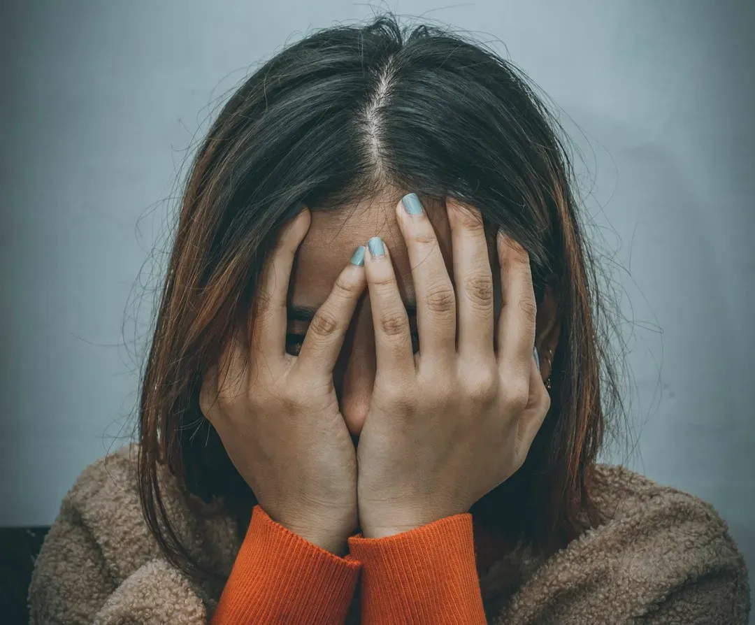 Emotional Contagion: When Other People’s Feelings Become Your Own (Image Credits: Unsplash)