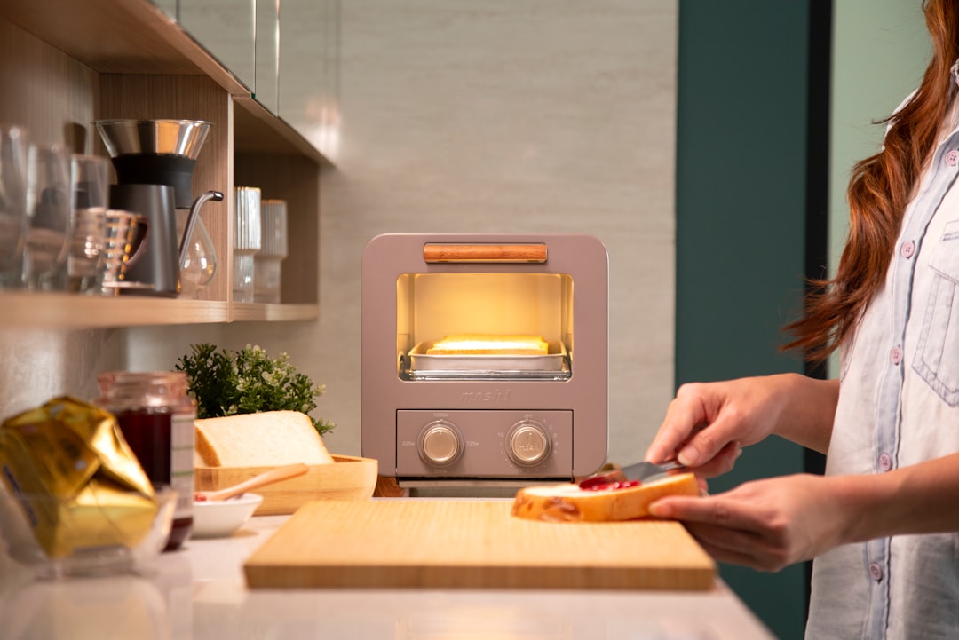 The Microwave Oven: A Chocolate Bar Changed Everything (Image Credits: Unsplash)