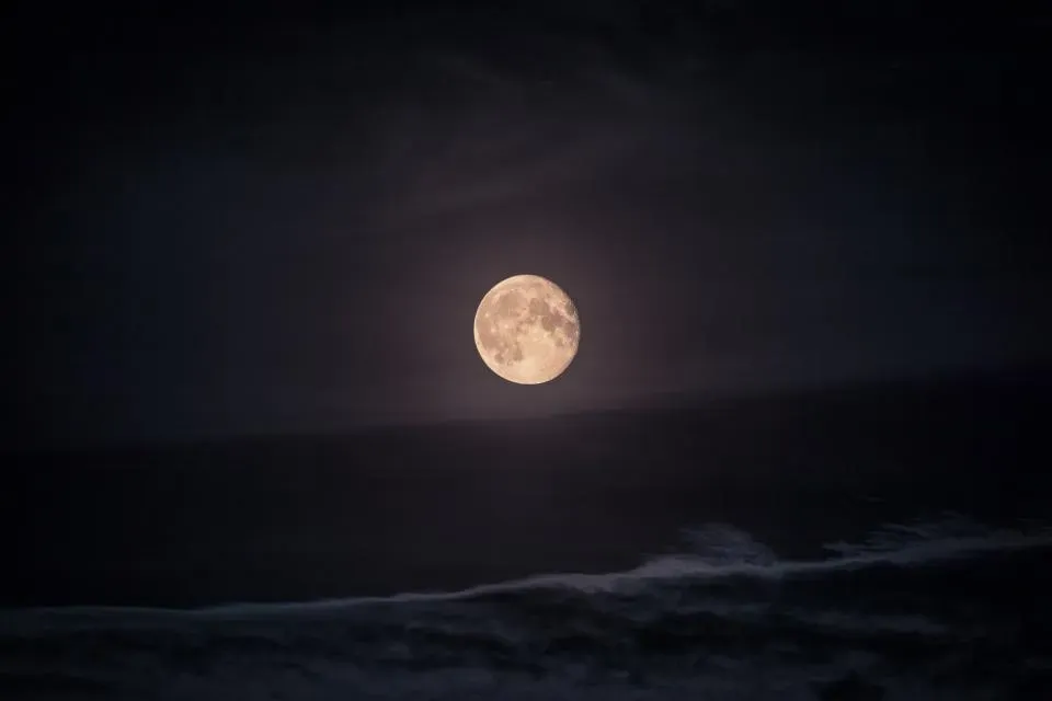 11. The Moon Helps Mark Time In Ways You Take For Granted (Image Credits: Stocksnap)