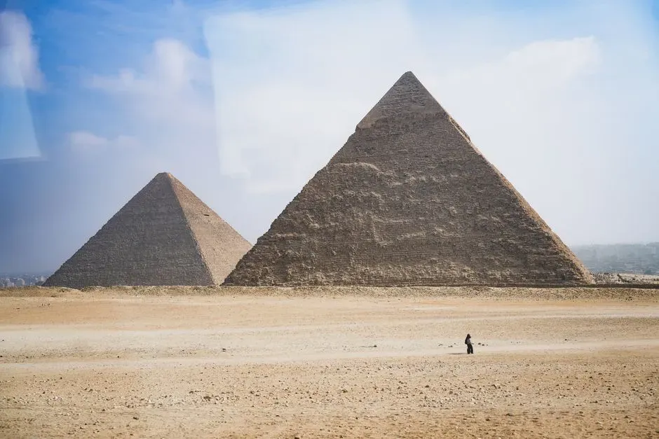 7. Hypothesized but Unconfirmed Small Voids Around the Queen’s Chamber (Image Credits: Pexels)