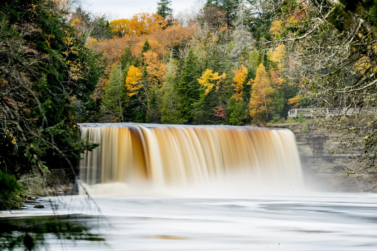 Tahquamenon Falls, Michigan - The Root Beer River (Image Credits: Pixabay)