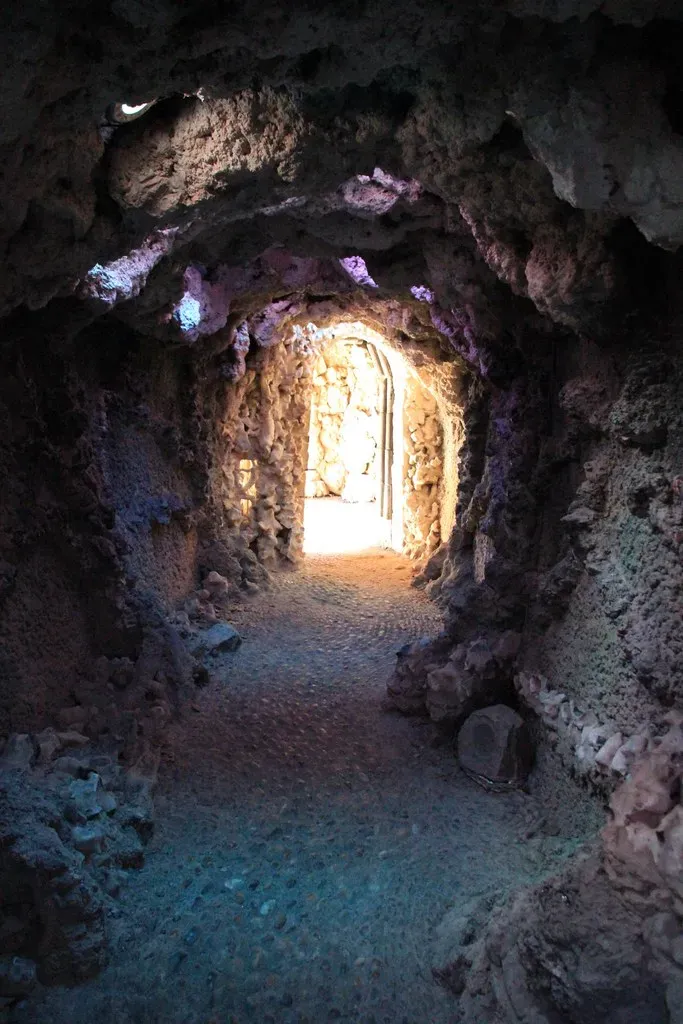 #6 - Rose Cottage Cave: A Deep Sequence Left Sealed on Purpose (Karen Roe, Flickr, CC BY 2.0)