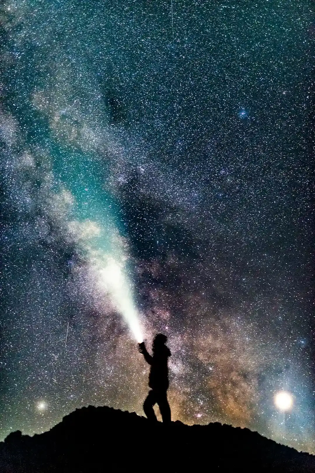 The Question of Cosmic Life and Technological Civilizations (Image Credits: Unsplash)