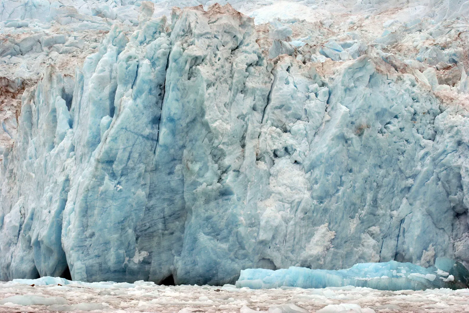 The Colossi of Ice: Singing, Booming, and Trumpeting Glaciers (Image Credits: Wikimedia)