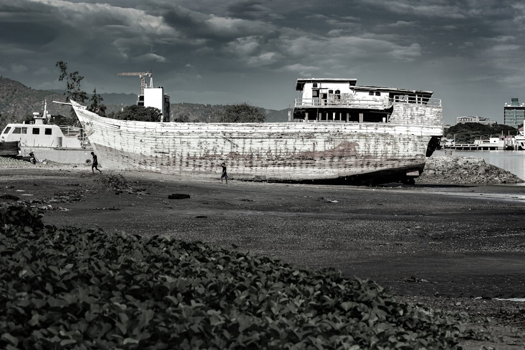 Frank D. Barker in Lake Michigan Waters (Image Credits: Unsplash)