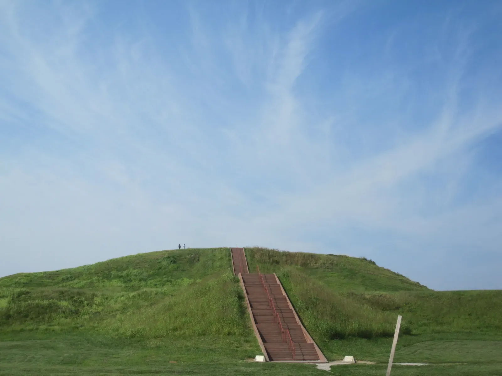 From Mounds to Empty Plazas: Cahokia and the Mississippi Metropolis (Image Credits: Wikimedia)