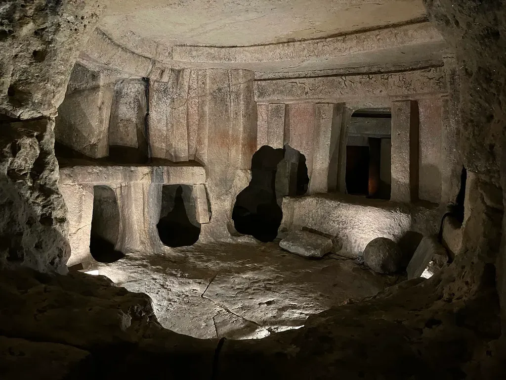 The Hypogeum of Ħal Saflieni: An Underground Labyrinth in Stone (flowcomm, Flickr, CC BY 2.0)