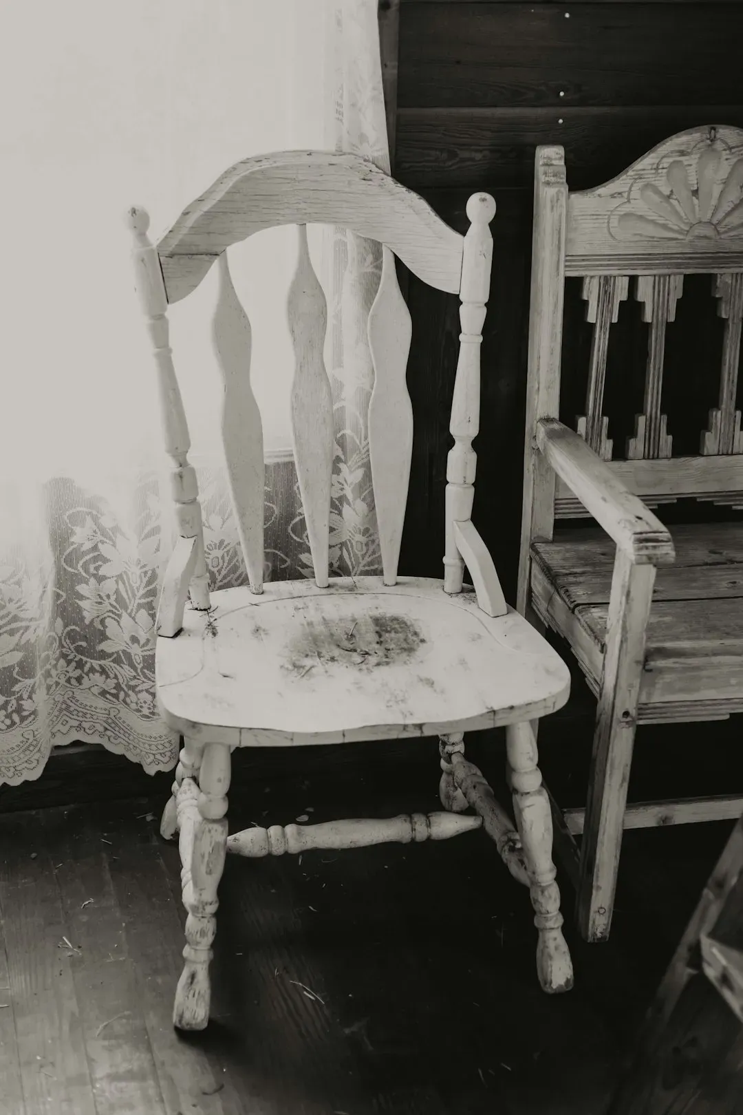 Busby’s Stoop Chair: A Pub Relic Wrapped in War-Time Tragedy (Image Credits: Unsplash)
