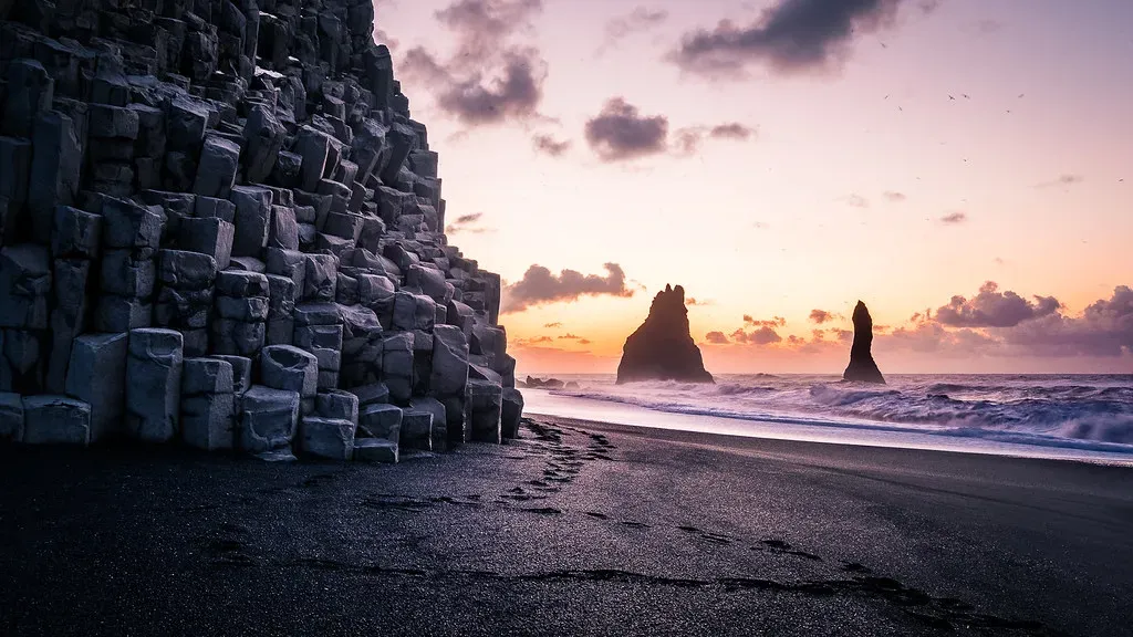 4. Reynisfjara Black Sand Beach, Iceland (Giuseppe Milo (www.gmilo.com), Flickr, CC BY 2.0)