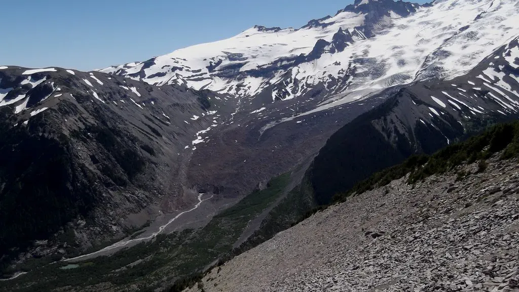 A shrinking ice giant: what’s actually happening to Rainier’s glaciers? (brewbooks, Flickr, CC BY-SA 2.0)