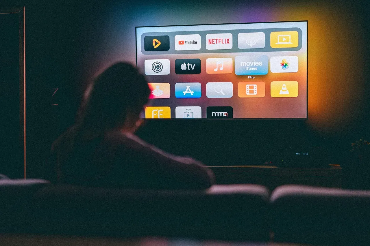 The Cognitive Upside: Not All TV Is “Dumb” (Image Credits: Pixabay)