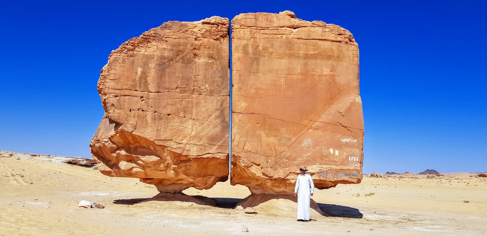 Al Naslaa Rock Formation, Saudi Arabia: The Stone That Defies Time (Image Credits: Wikimedia)