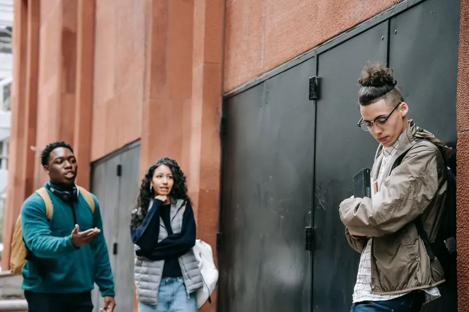 Micro‑Cues and Unconscious Clues: Your Brain Is Always Listening (Image Credits: Pexels)