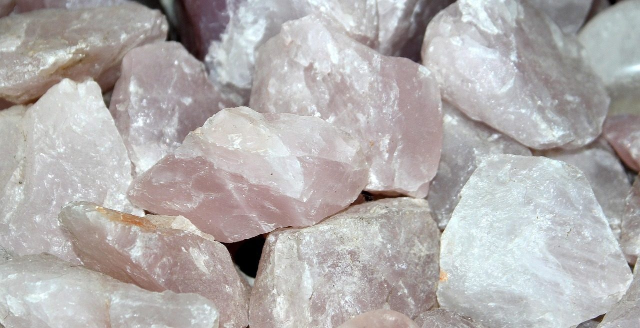 Quartz Crystals Literally Generate Electricity When Squeezed (Image Credits: Pixabay)