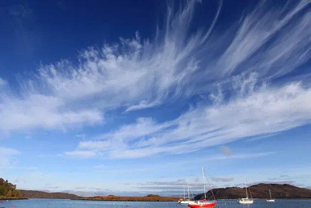 #11 - Cirrus Clouds ("Mare's Tails") (From geograph.org.uk, CC BY-SA 2.0)