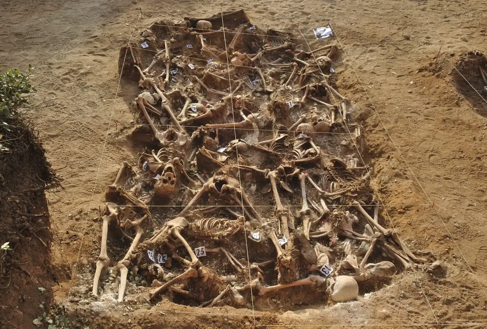 #4 Construction Crews Who Found Mass Graves and Forgotten Plagues (By Mario Modesto Mata, CC BY-SA 4.0)