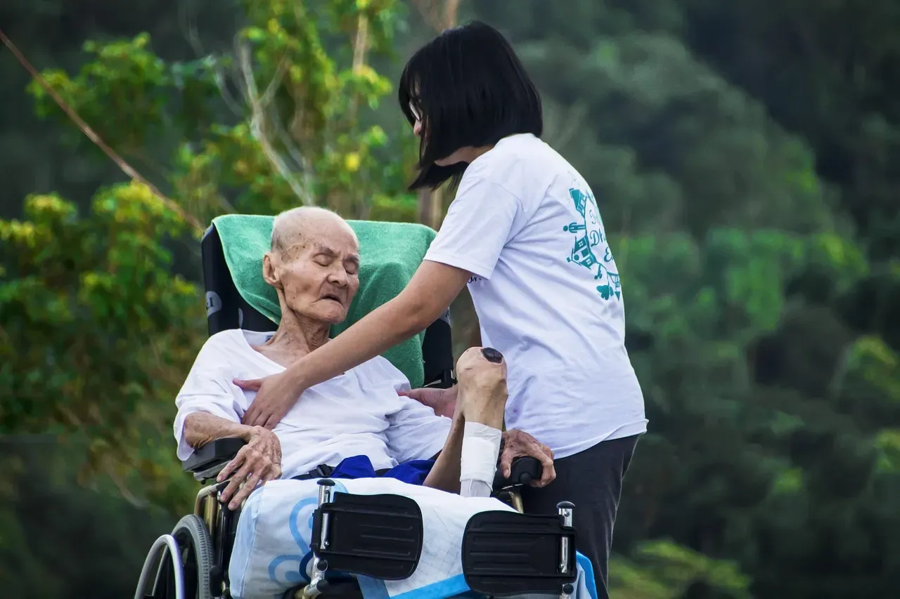 How We Can Support a Peaceful End: Care, Honesty, and Presence (Image Credits: Pixabay)