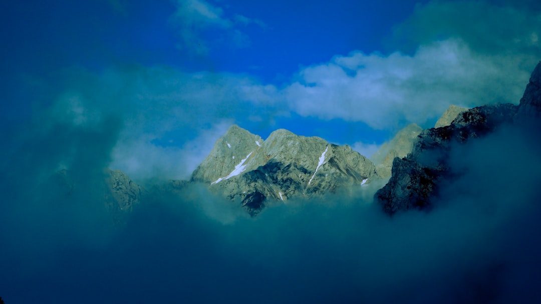 Thin Air, Crushing Depths: Extremes of Oxygen and Pressure (Image Credits: Unsplash)