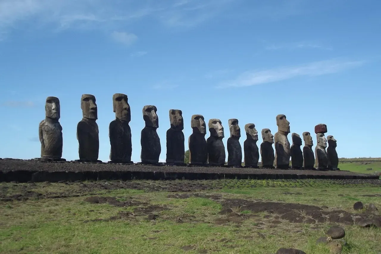 #11 - Easter Island's Moai "Roads": The Statues That Allegedly Walked and Never Fully Explained How (Image Credits: Pixabay)