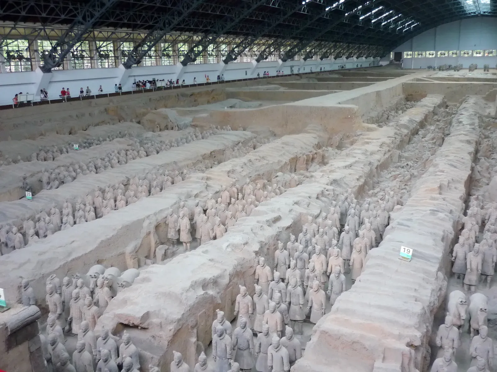 2. Qin Shi Huang’s Mausoleum: Rivers of Mercury and Deadly Traps (The biggest army buried with his chief, CC BY 2.0)