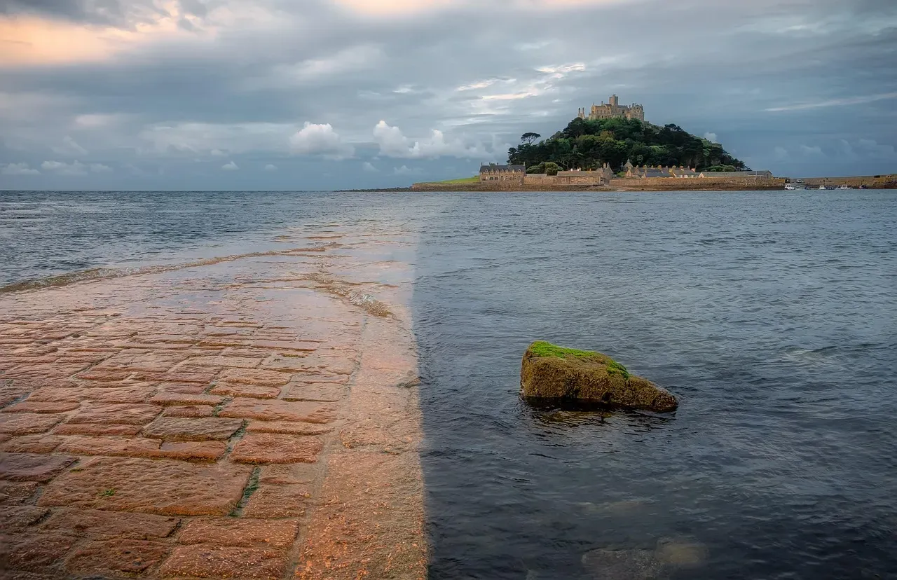 1. The Deepest Anomalies: Where the Ground Moved Faster Than the Tide (Image Credits: Pixabay)