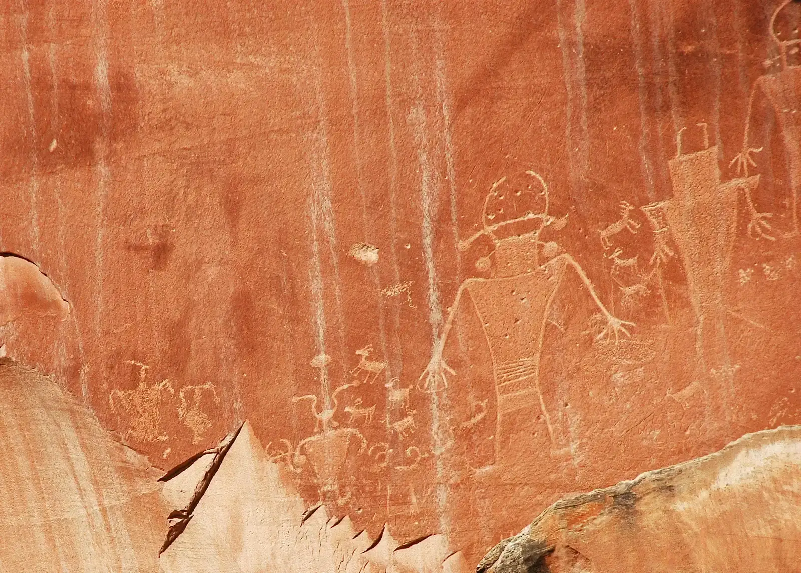 #17 - The Rancher Who Hid an Entire Lost Civilization (Southern San Rafael Fremont Indian petroglyphs (~400 to ~1350 A.D.) (Capitol Reef National Park, southern Utah, USA) 5, CC BY 2.0)