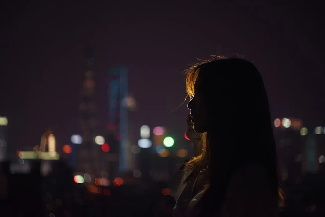 The Emotions Daylight Pushes Aside: What You’re Really Sitting With at 1 A.M. (Image Credits: Unsplash)