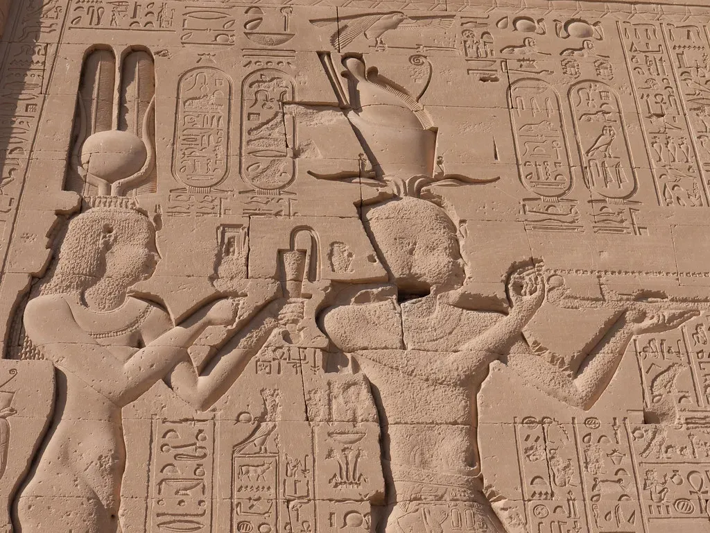 Organized Labor: Turning People Into Heavy Machinery (Image Credits: Flickr)