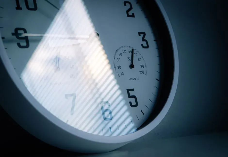 Everyday Glitches: Déjà Vu, Near Misses, and Time Slowing Down (Image Credits: Pexels)