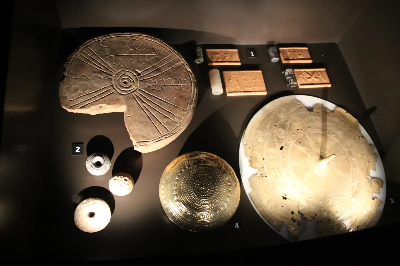 5. Bronze Age Trade In Tin, Amber, And Exotic Materials (Bronze Age Artifacts, CC0)