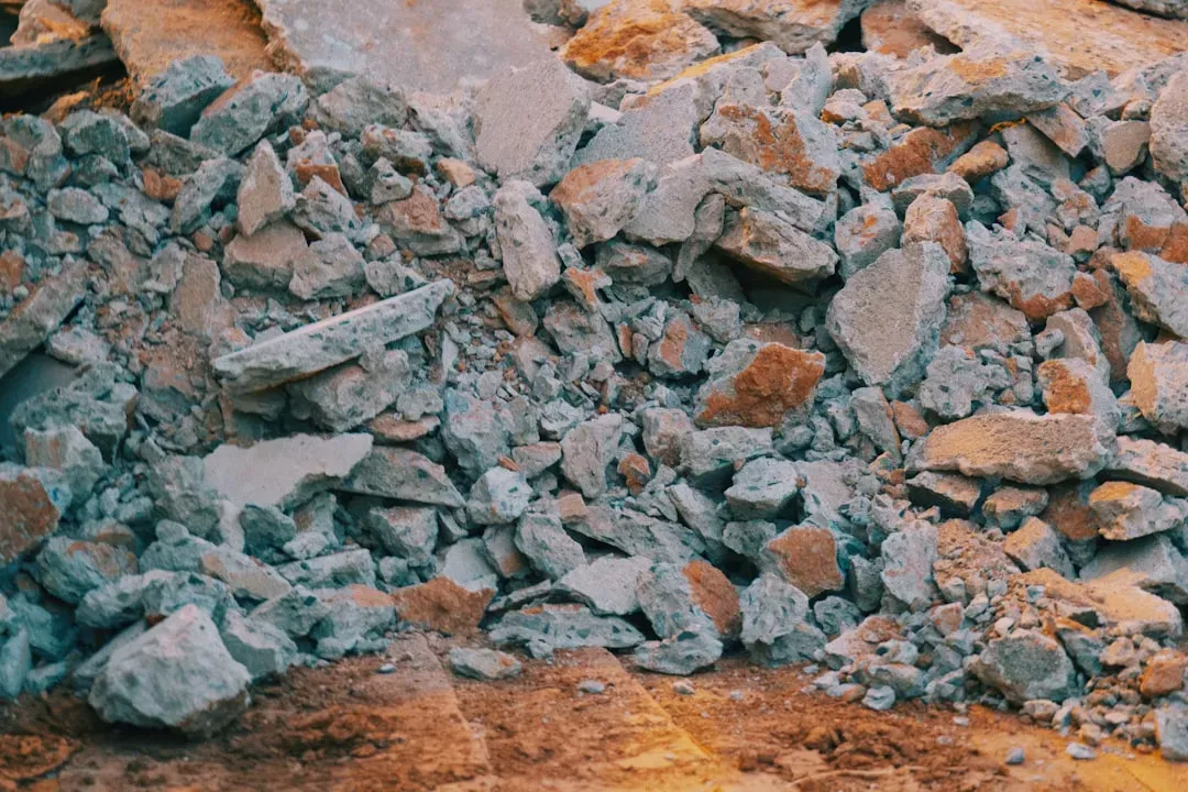 #2 - Mortar That Crumbles Into Sand or Powder (Image Credits: Unsplash)
