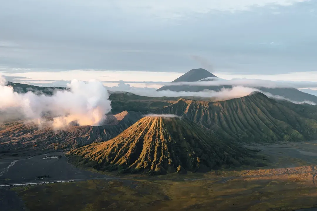 Islands Born From Fire: Hotspots And Oceanic Volcanoes (Image Credits: Unsplash)