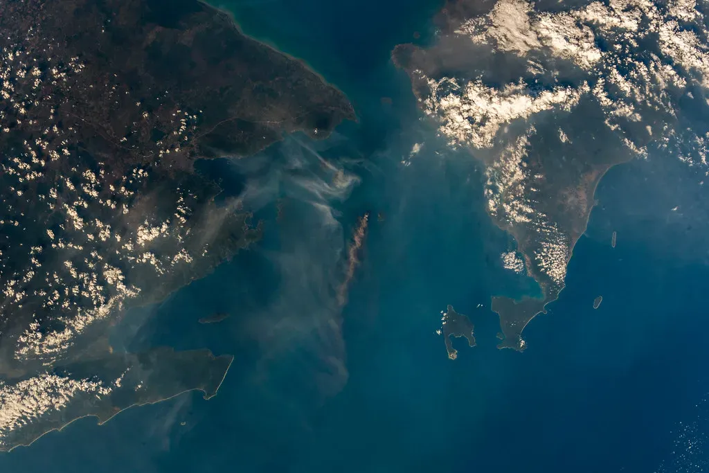 Hidden Volcanoes: Submarine Eruptions And The Seafloor (Astro_Alex, Flickr, CC BY-SA 2.0)