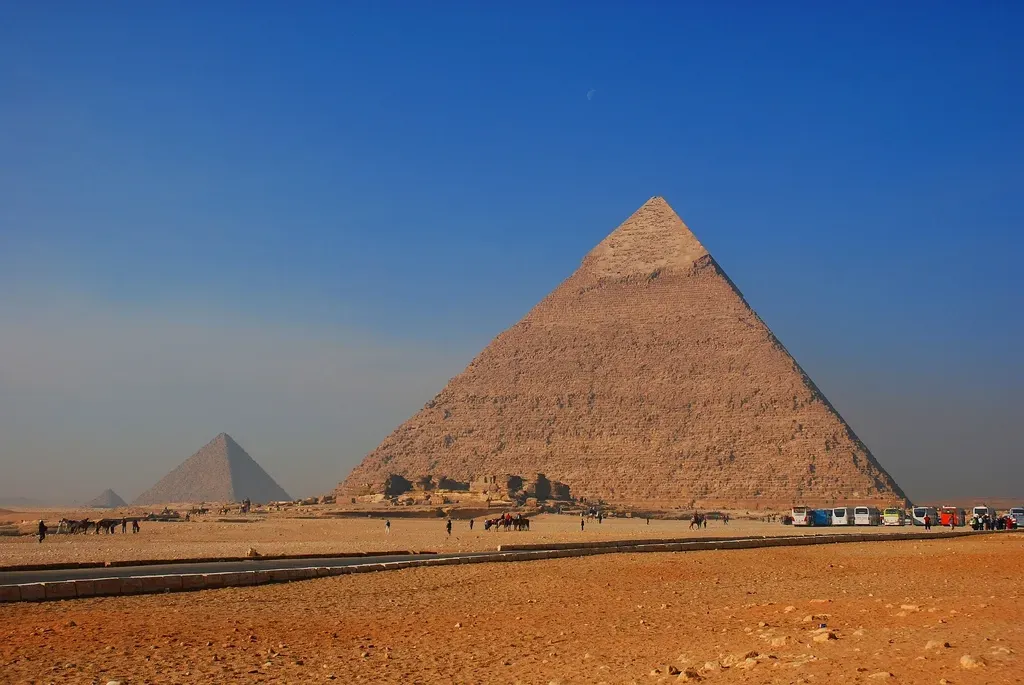 The Great Pyramid of Giza: Impossible Precision in Stone (Image Credits: Rawpixel)