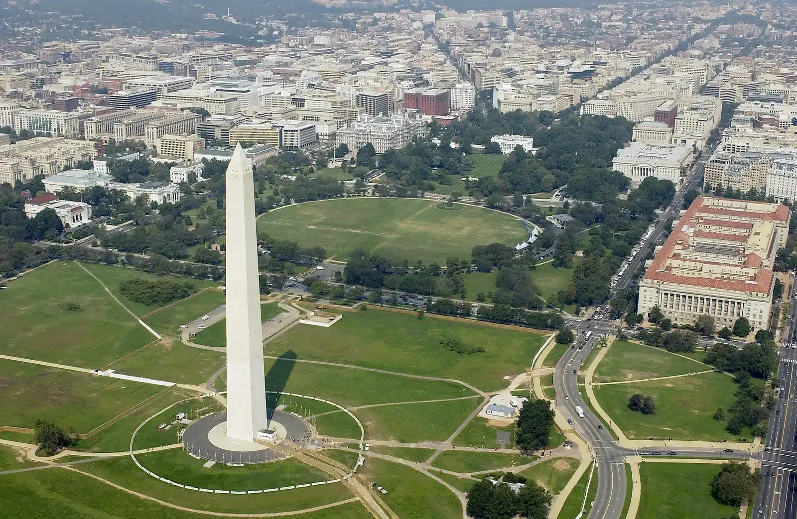 The Washington Monument's Hidden Time Capsule and Graffiti (Image Credits: Wikimedia)